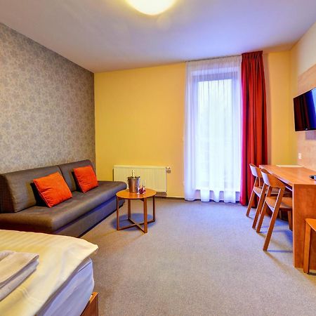 Hotel Toc Lipova Lazne Exterior photo